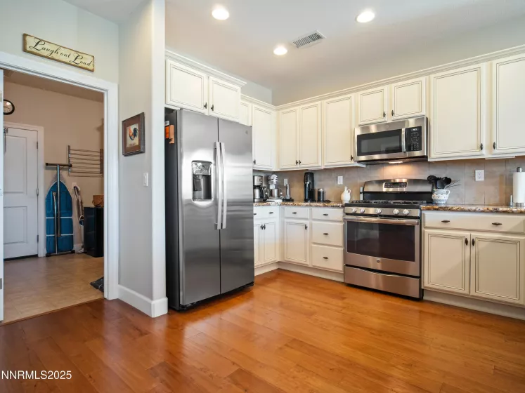 1221 Lasso, Gardnerville, Nevada 89410, 3 Bedrooms Bedrooms, ,3 BathroomsBathrooms,Residential,Residential,Lasso,250051404