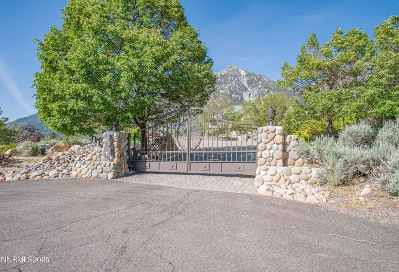 423 Claire, Gardnerville, Nevada 89460, 3 Bedrooms Bedrooms, ,5 BathroomsBathrooms,Residential,Residential,Claire,250051408