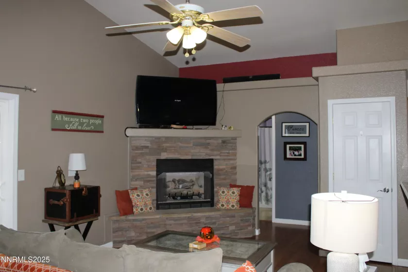 441 Dog Leg, Fernley, Nevada 89408, 3 Bedrooms Bedrooms, ,2 BathroomsBathrooms,Residential,Residential,Dog Leg,250051413