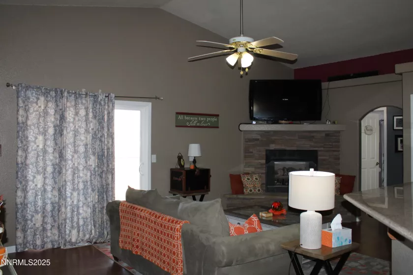 441 Dog Leg, Fernley, Nevada 89408, 3 Bedrooms Bedrooms, ,2 BathroomsBathrooms,Residential,Residential,Dog Leg,250051413