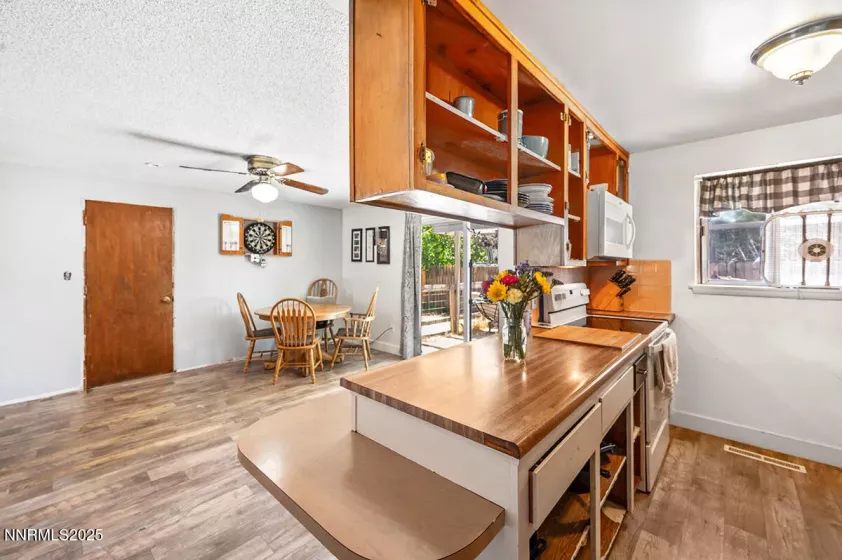 1009 Robinson, Carson City, Nevada 89701, 3 Bedrooms Bedrooms, ,2 BathroomsBathrooms,Residential,Residential,Robinson,250051418
