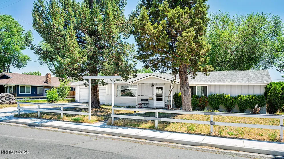 1009 Robinson, Carson City, Nevada 89701, 3 Bedrooms Bedrooms, ,2 BathroomsBathrooms,Residential,Residential,Robinson,250051418