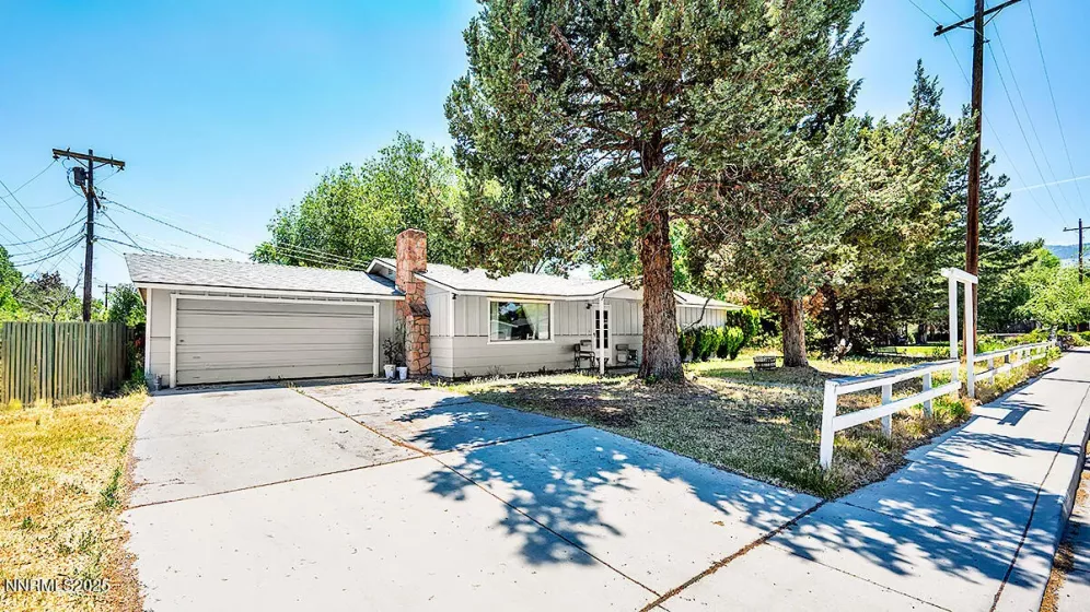 1009 Robinson, Carson City, Nevada 89701, 3 Bedrooms Bedrooms, ,2 BathroomsBathrooms,Residential,Residential,Robinson,250051418