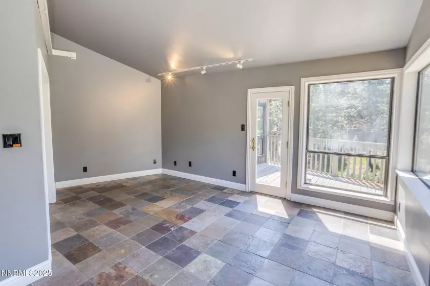 660 Dog Valley, Verdi, Nevada 89439, 3 Bedrooms Bedrooms, ,3 BathroomsBathrooms,Residential,Residential,Dog Valley,250051428