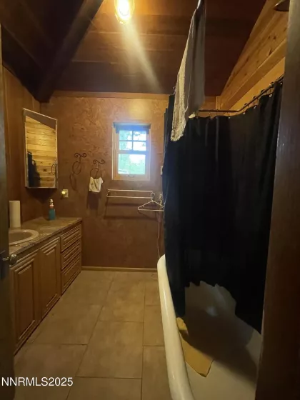 Bathroom off bedroom 1