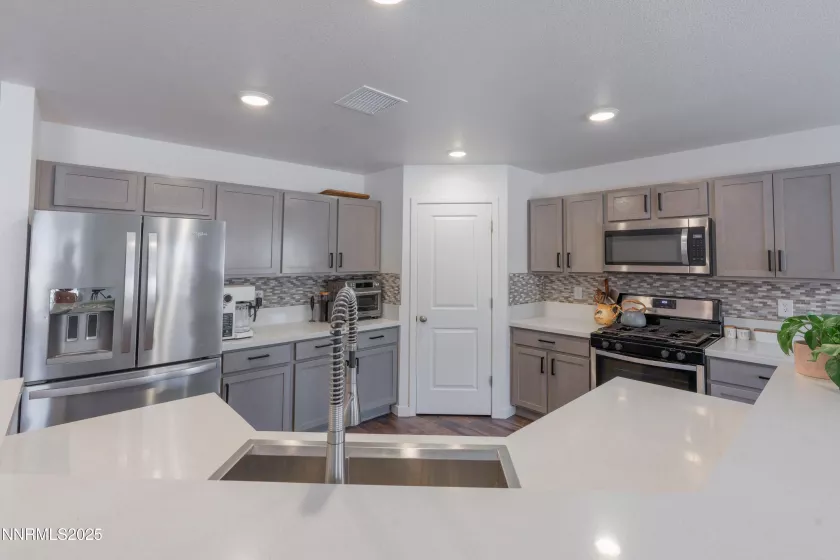 102 Halite, Dayton, Nevada 89403, 3 Bedrooms Bedrooms, ,2 BathroomsBathrooms,Residential,Residential,Halite,250051437