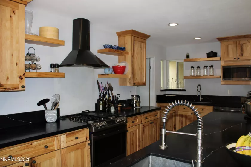1535 Van Ness, Reno, Nevada 89503, 4 Bedrooms Bedrooms, ,2 BathroomsBathrooms,Residential,Residential,Van Ness,250051439