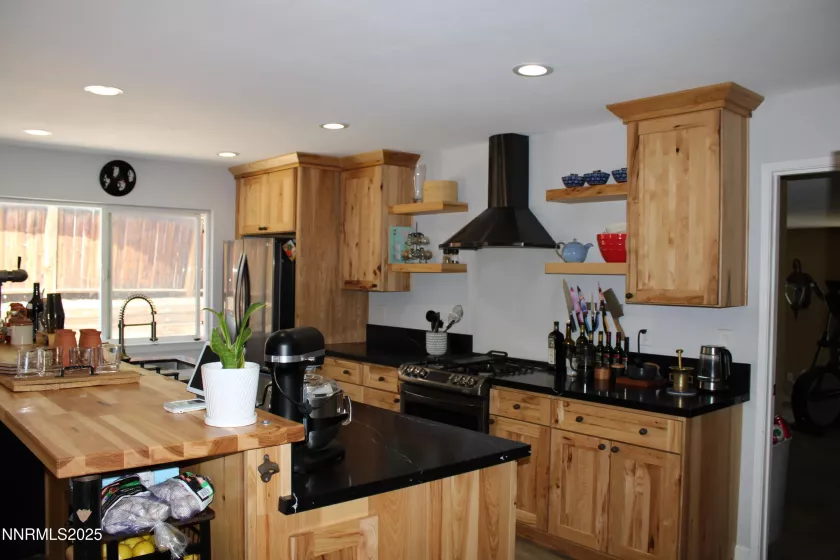 1535 Van Ness, Reno, Nevada 89503, 4 Bedrooms Bedrooms, ,2 BathroomsBathrooms,Residential,Residential,Van Ness,250051439