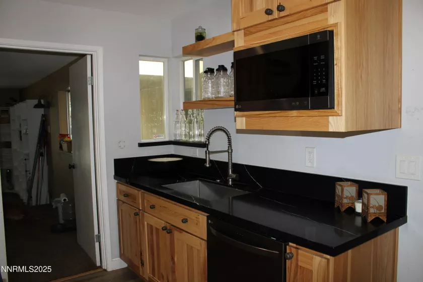 1535 Van Ness, Reno, Nevada 89503, 4 Bedrooms Bedrooms, ,2 BathroomsBathrooms,Residential,Residential,Van Ness,250051439