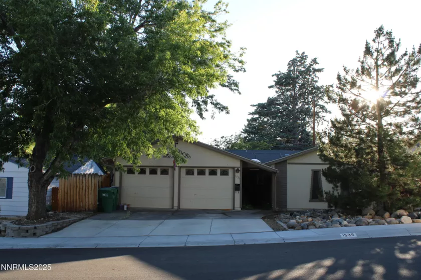 1535 Van Ness, Reno, Nevada 89503, 4 Bedrooms Bedrooms, ,2 BathroomsBathrooms,Residential,Residential,Van Ness,250051439