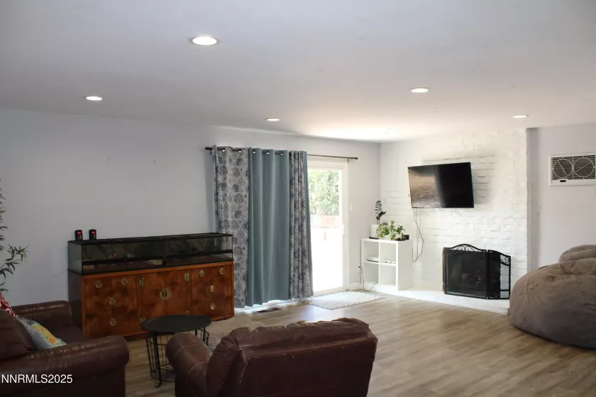 1535 Van Ness, Reno, Nevada 89503, 4 Bedrooms Bedrooms, ,2 BathroomsBathrooms,Residential,Residential,Van Ness,250051439
