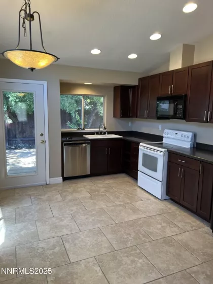 7571 Water View, Reno, Nevada 89511, 3 Bedrooms Bedrooms, ,2 BathroomsBathrooms,Residential Lease,Manufactured,Water View,250051464