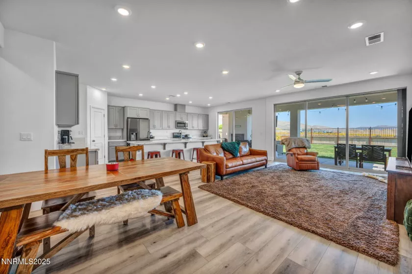 1250 Hubble, Carson City, Nevada 89705, 3 Bedrooms Bedrooms, ,4 BathroomsBathrooms,Residential,Residential,Hubble,250051475