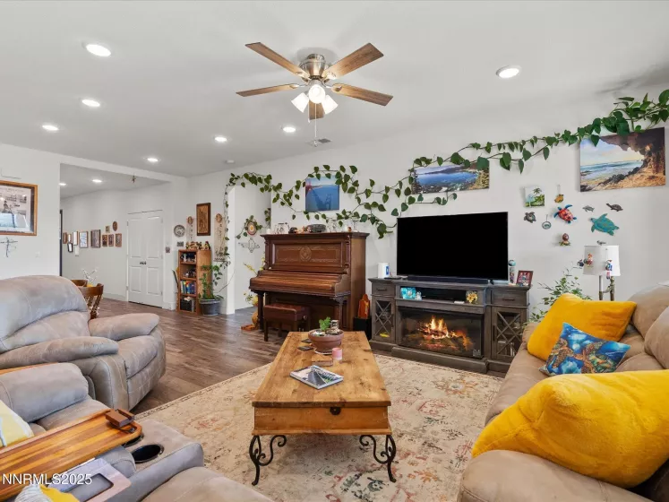 2217 Millville, Spanish Springs, Nevada 89441, 4 Bedrooms Bedrooms, ,3 BathroomsBathrooms,Residential,Residential,Millville,250051479