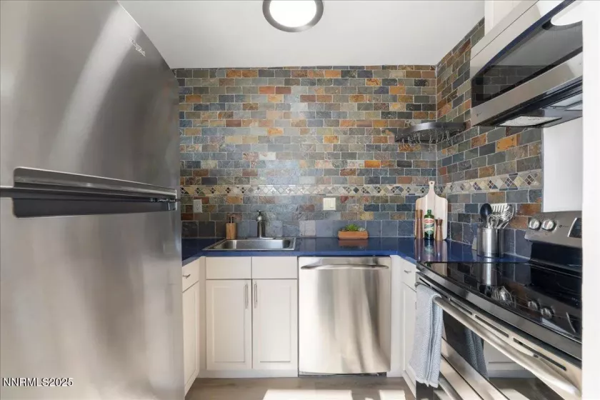 280 Island, Reno, Nevada 89501, 1 Bedroom Bedrooms, ,2 BathroomsBathrooms,Residential,Residential,Island,250051482