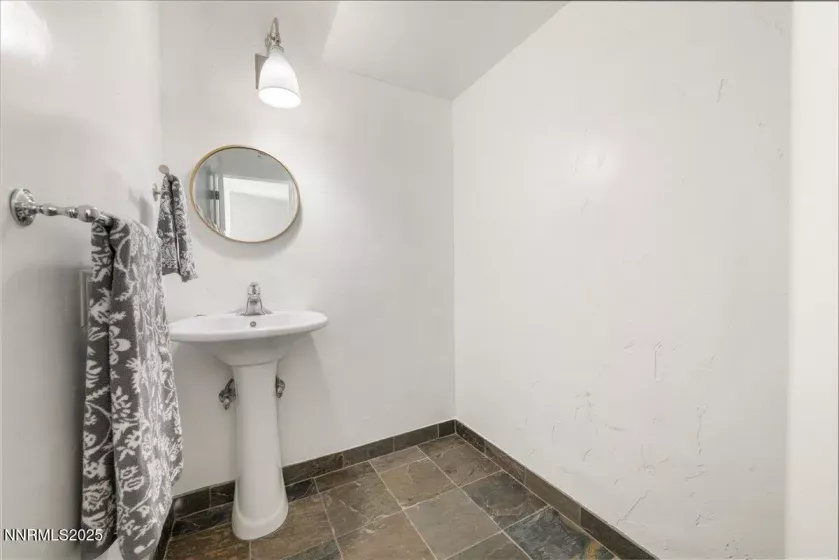 280 Island, Reno, Nevada 89501, 1 Bedroom Bedrooms, ,2 BathroomsBathrooms,Residential,Residential,Island,250051482