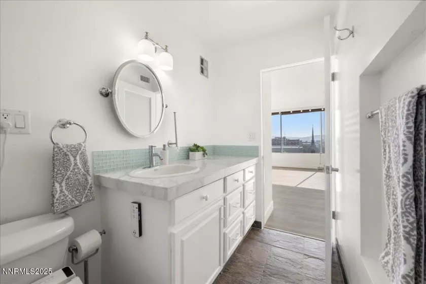 280 Island, Reno, Nevada 89501, 1 Bedroom Bedrooms, ,2 BathroomsBathrooms,Residential,Residential,Island,250051482