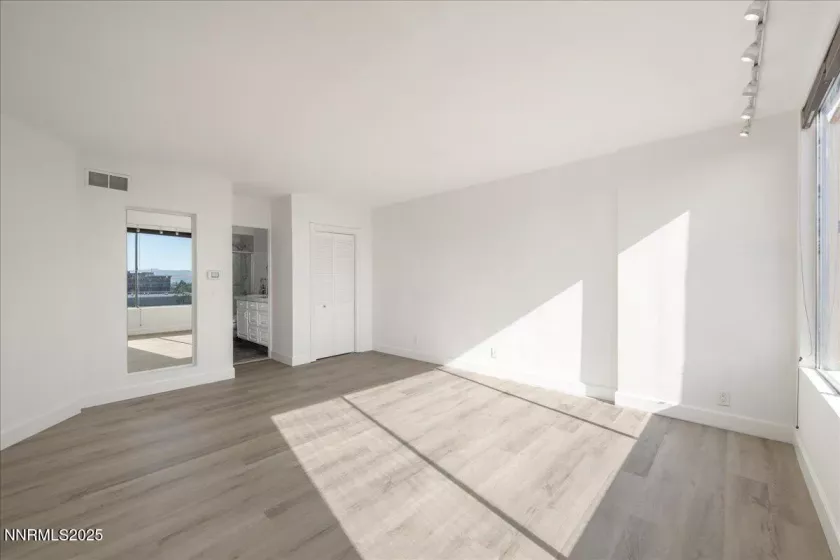 280 Island, Reno, Nevada 89501, 1 Bedroom Bedrooms, ,2 BathroomsBathrooms,Residential,Residential,Island,250051482