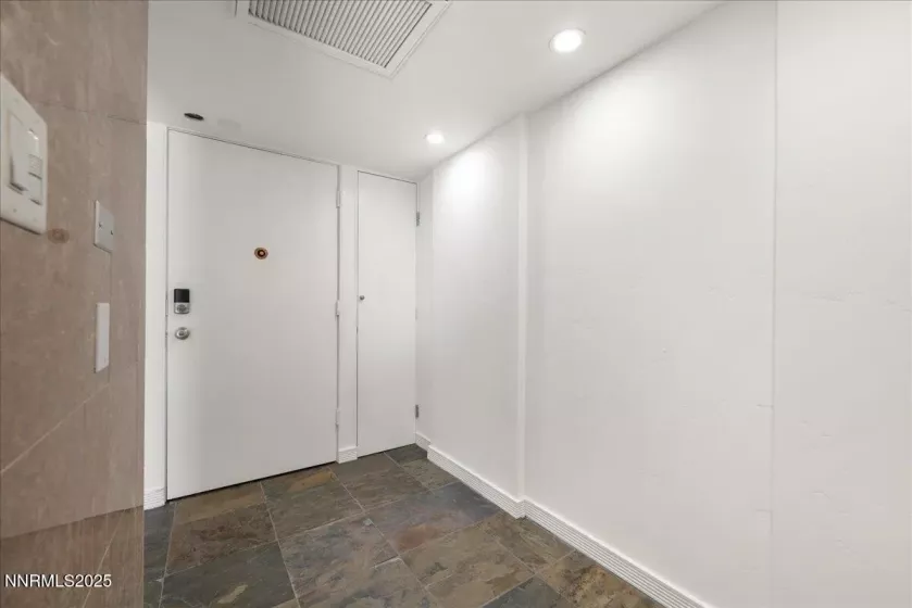 280 Island, Reno, Nevada 89501, 1 Bedroom Bedrooms, ,2 BathroomsBathrooms,Residential,Residential,Island,250051482