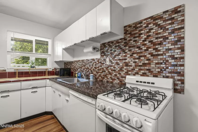 250 College, Reno, Nevada 89503, ,Residential Income,Residential,College,250051510