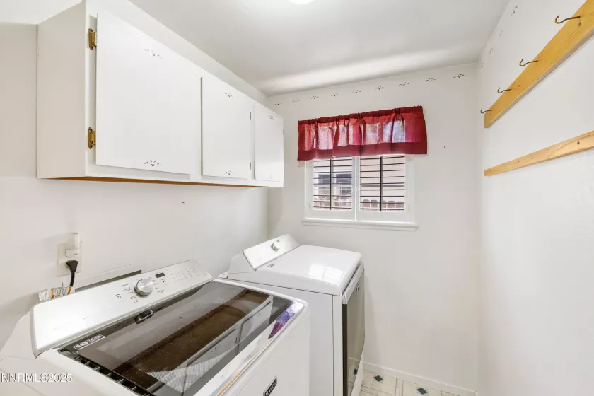 2960 Santa Ana, Reno, Nevada 89502, 3 Bedrooms Bedrooms, ,2 BathroomsBathrooms,Residential,Residential,Santa Ana,250051518