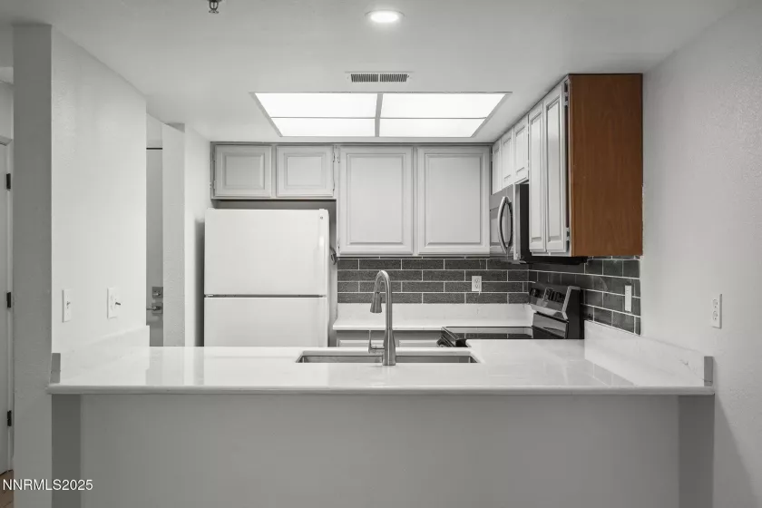 3095 Lakeside, Reno, Nevada 89509, 1 Bedroom Bedrooms, ,1 BathroomBathrooms,Residential,Residential,Lakeside,250051450