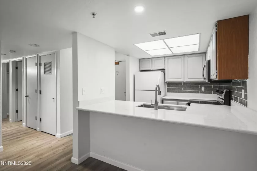 3095 Lakeside, Reno, Nevada 89509, 1 Bedroom Bedrooms, ,1 BathroomBathrooms,Residential,Residential,Lakeside,250051450