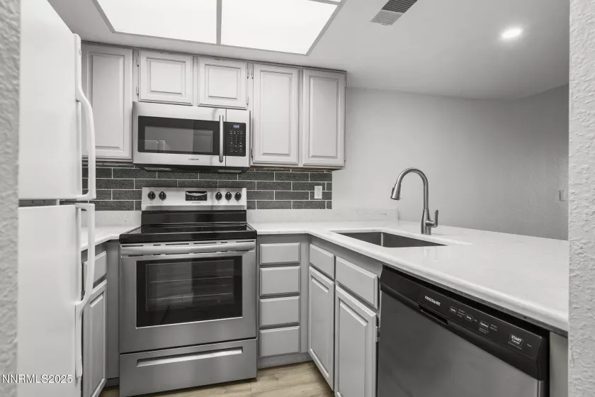 3095 Lakeside, Reno, Nevada 89509, 1 Bedroom Bedrooms, ,1 BathroomBathrooms,Residential,Residential,Lakeside,250051450