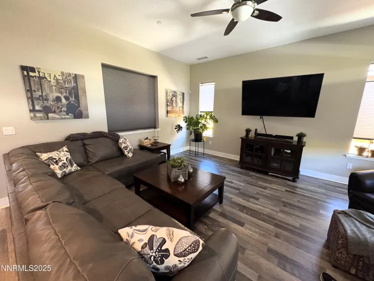 4675 Chromium, Sparks, Nevada 89436, 2 Bedrooms Bedrooms, ,3 BathroomsBathrooms,Residential,Residential,Chromium,250051529