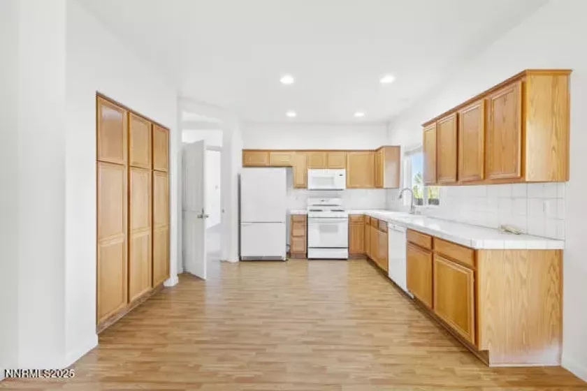 842 Sauvignon, Reno, Nevada 89506, 4 Bedrooms Bedrooms, ,2 BathroomsBathrooms,Residential,Residential,Sauvignon,250051536