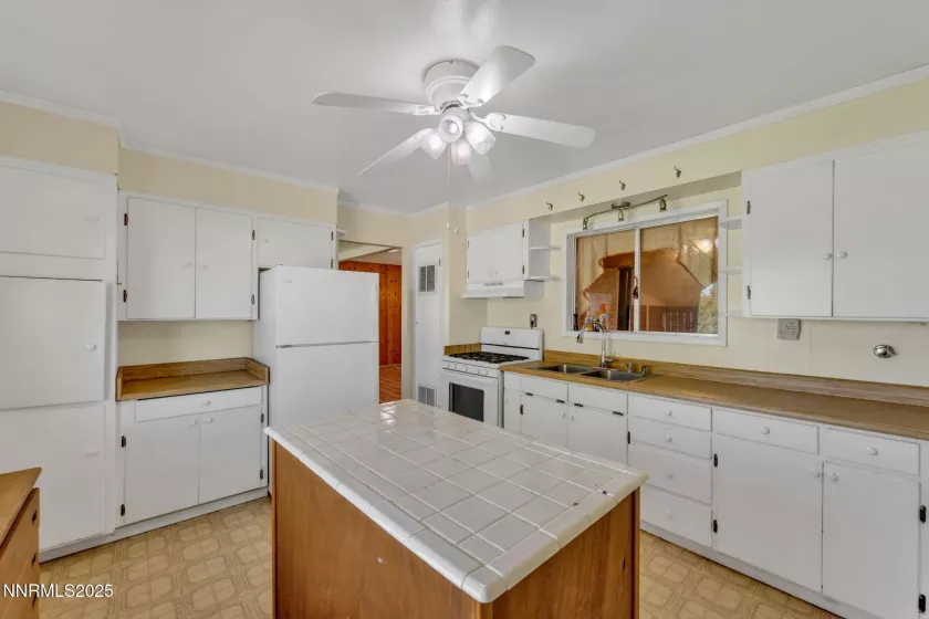 6 Green Acres, Yerington, Nevada 89447, 3 Bedrooms Bedrooms, ,2 BathroomsBathrooms,Residential,Residential,Green Acres,250051540