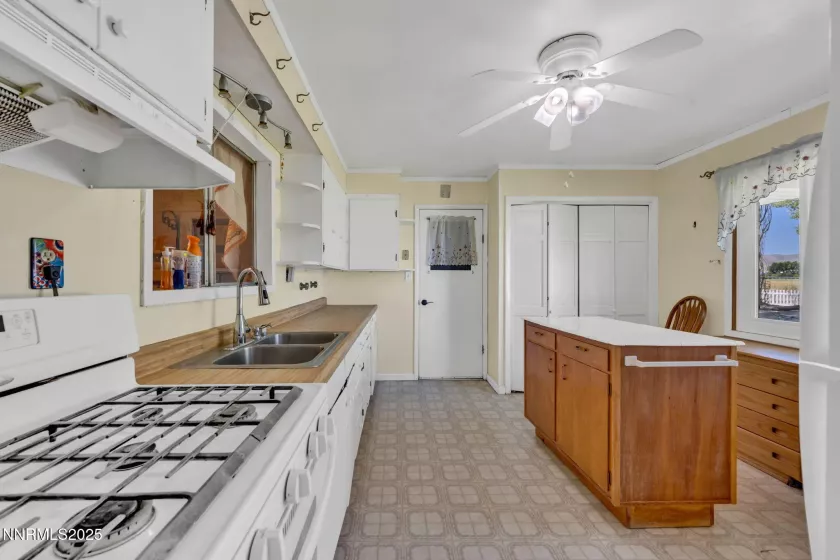 6 Green Acres, Yerington, Nevada 89447, 3 Bedrooms Bedrooms, ,2 BathroomsBathrooms,Residential,Residential,Green Acres,250051540