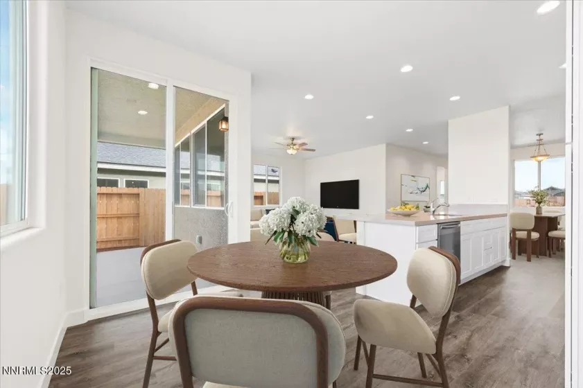 Model Dining