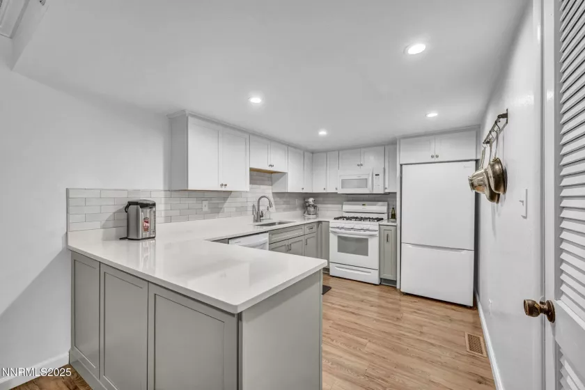 2300 Dickerson, Reno, Nevada 89503, 2 Bedrooms Bedrooms, ,2 BathroomsBathrooms,Residential,Residential,Dickerson,250051568
