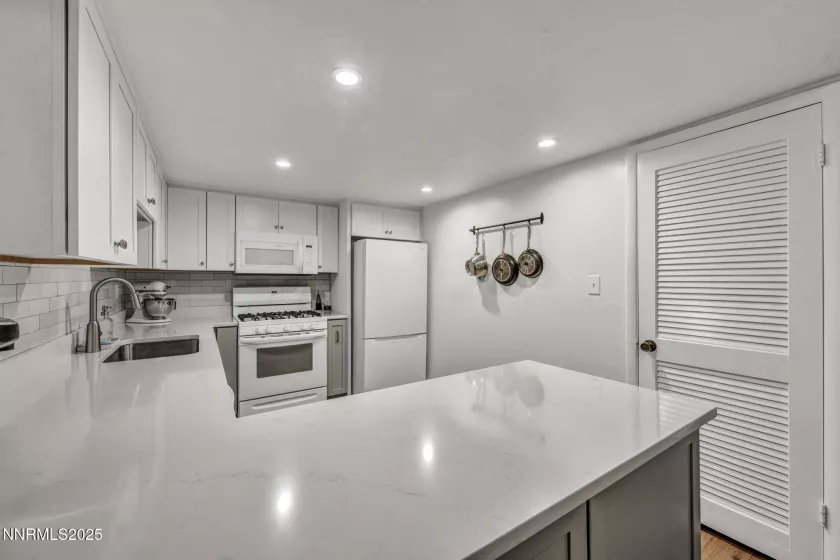2300 Dickerson, Reno, Nevada 89503, 2 Bedrooms Bedrooms, ,2 BathroomsBathrooms,Residential,Residential,Dickerson,250051568