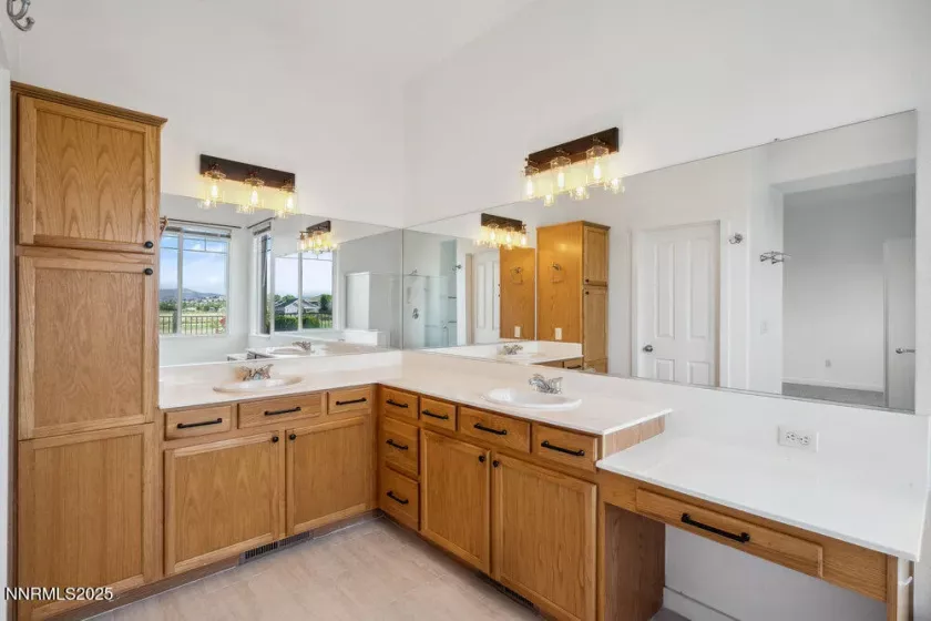 1131 Turnberry, Sparks, Nevada 89436, 4 Bedrooms Bedrooms, ,3 BathroomsBathrooms,Residential,Residential,Turnberry,250051569