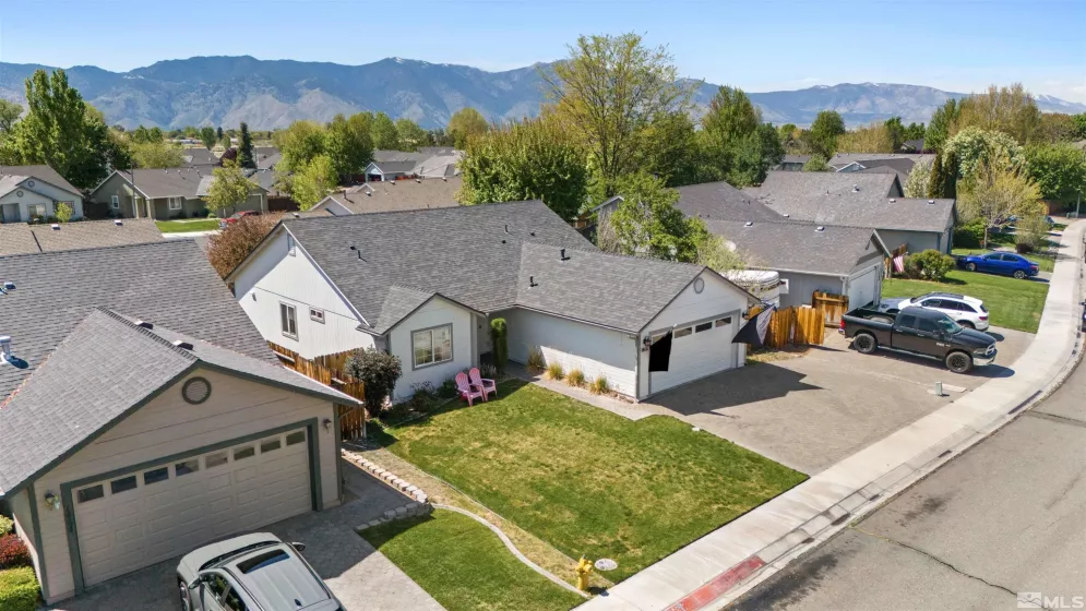 1466 Edlesborough, Gardnerville, Nevada 89410, 3 Bedrooms Bedrooms, ,2 BathroomsBathrooms,Residential,Residential,Edlesborough,250006463
