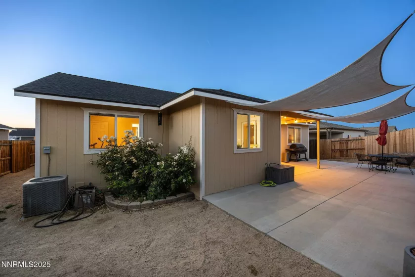 1827 Hickory, Fernley, Nevada 89408, 4 Bedrooms Bedrooms, ,2 BathroomsBathrooms,Residential,Residential,Hickory,250051597