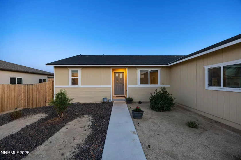 1827 Hickory, Fernley, Nevada 89408, 4 Bedrooms Bedrooms, ,2 BathroomsBathrooms,Residential,Residential,Hickory,250051597