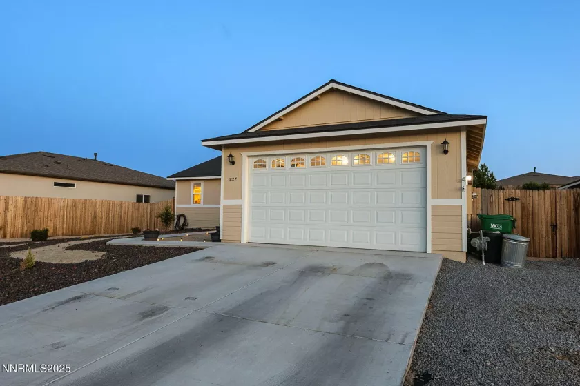 1827 Hickory, Fernley, Nevada 89408, 4 Bedrooms Bedrooms, ,2 BathroomsBathrooms,Residential,Residential,Hickory,250051597