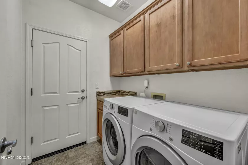 10598 Fort Morgan, Reno, Nevada 89521, 3 Bedrooms Bedrooms, ,2 BathroomsBathrooms,Residential,Residential,Fort Morgan,250051615