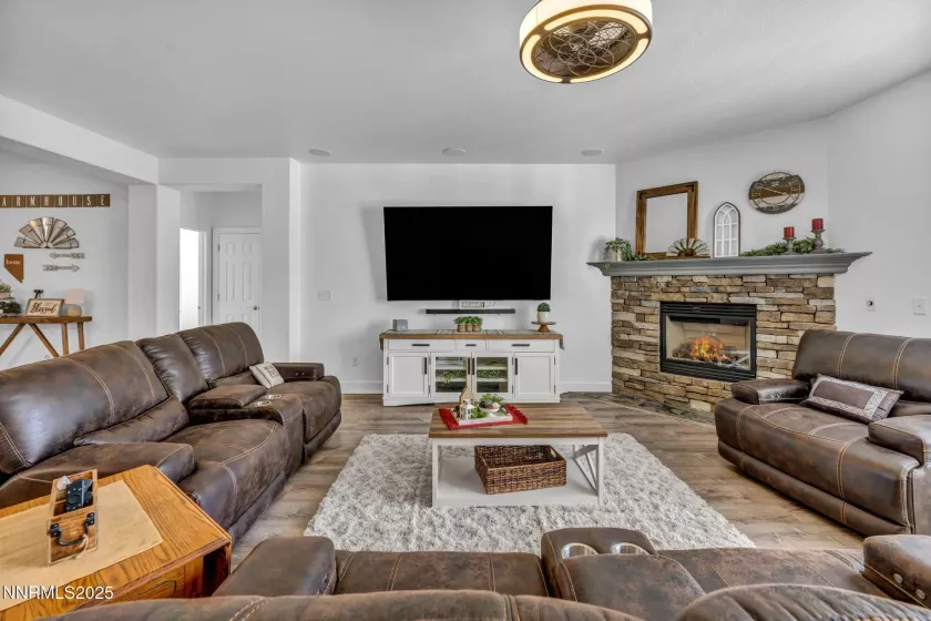 420 Chianti, Dayton, Nevada 89403, 3 Bedrooms Bedrooms, ,3 BathroomsBathrooms,Residential,Residential,Chianti,250051613
