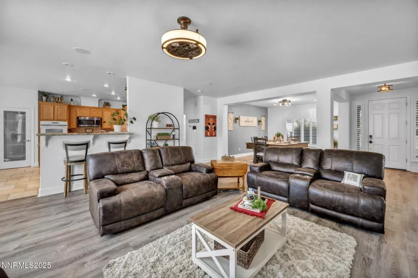 420 Chianti, Dayton, Nevada 89403, 3 Bedrooms Bedrooms, ,3 BathroomsBathrooms,Residential,Residential,Chianti,250051613
