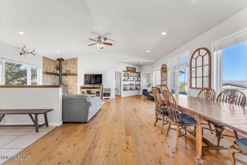 400 Britt, Reno, Nevada 89508, 3 Bedrooms Bedrooms, ,3 BathroomsBathrooms,Residential,Residential,Britt,250051635