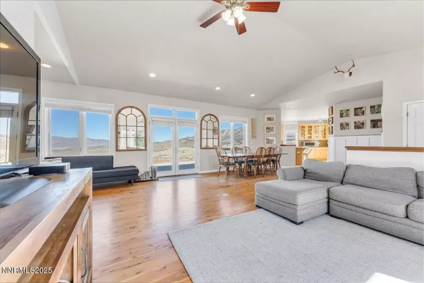 400 Britt, Reno, Nevada 89508, 3 Bedrooms Bedrooms, ,3 BathroomsBathrooms,Residential,Residential,Britt,250051635
