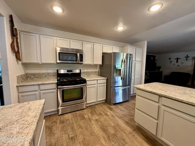 1175 La Cresta, Sparks, Nevada 89436, 4 Bedrooms Bedrooms, ,3 BathroomsBathrooms,Residential,Residential,La Cresta,250051676