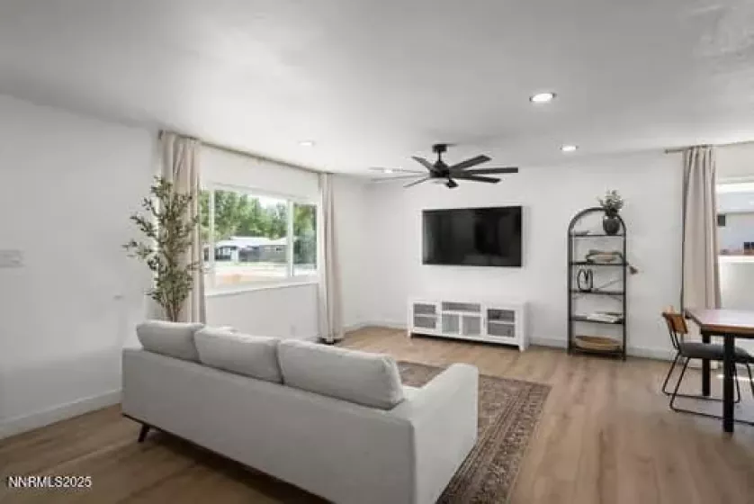 1203 Stanford, Sparks, Nevada 89431, 3 Bedrooms Bedrooms, ,2 BathroomsBathrooms,Residential,Residential,Stanford,250051677