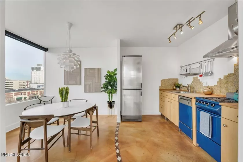 280 Island, Reno, Nevada 89501, 2 Bedrooms Bedrooms, ,2 BathroomsBathrooms,Residential,Residential,Island,250051680