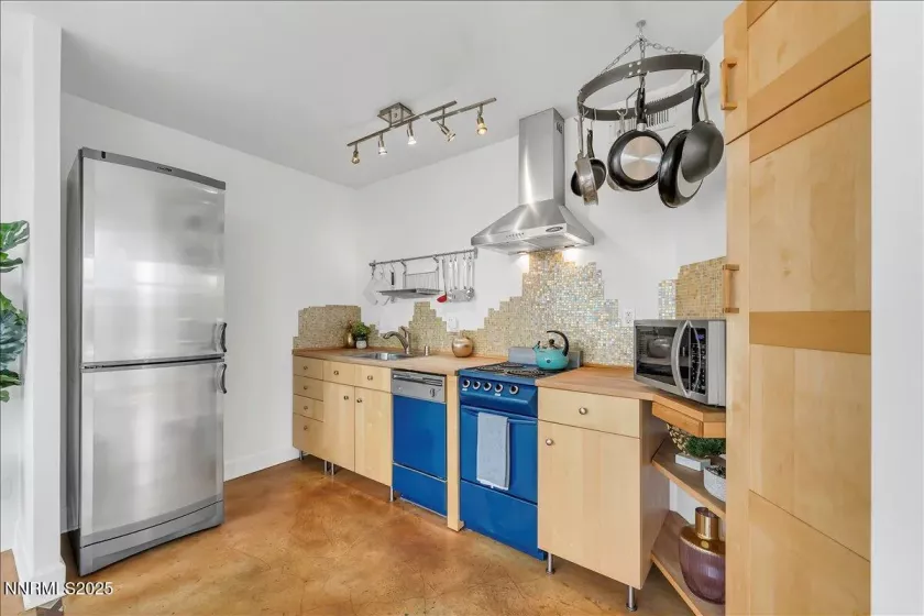 280 Island, Reno, Nevada 89501, 2 Bedrooms Bedrooms, ,2 BathroomsBathrooms,Residential,Residential,Island,250051680