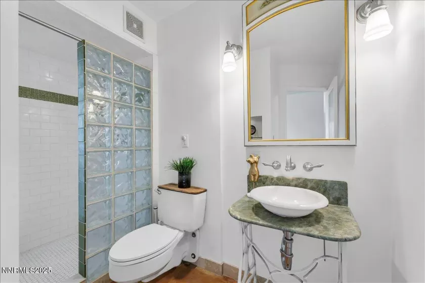 280 Island, Reno, Nevada 89501, 2 Bedrooms Bedrooms, ,2 BathroomsBathrooms,Residential,Residential,Island,250051680
